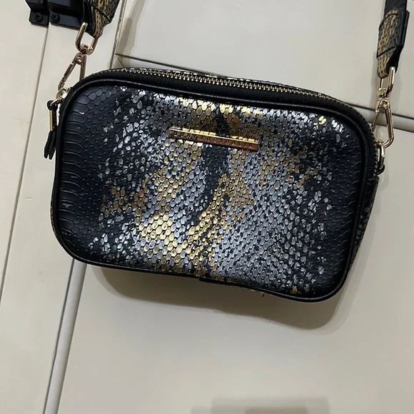 Quay crossbody deals bag